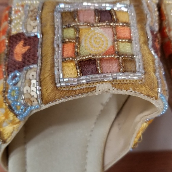 Two Lips platform sandal. Size not listed in shoe - Picture 4 of 5